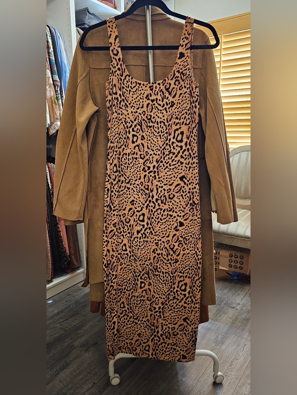 Gorgeous, Billabong leopard print midi dress. Size M.